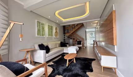 CASA 3 DORMITÓRIOS SENDO 1 SUITE, PÁTIO NOS FUNDOS NO BAIRRO VINHEDOS