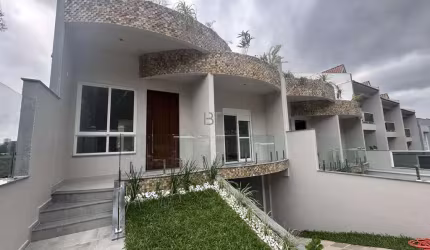 SOBRADO COM 195 M²  E  3 DORMITÓRIOS 4 VAGAS NO BAIRRO SÃO LUIZ