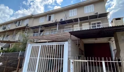 SOBRADO SEMIMOBILIADO INDIVIDUAL  COM 2 DORMITÓRIOS E 1 VAGA NO DESVIO RIZZO