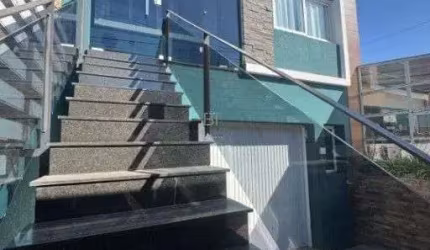 CASA COM 03 DORMITÓRIOS COM 04 VAGAS DE GARAGEM NO BAIRRO ESPLANADA EM CAXIAS DO
