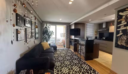 APARTAMENTO SEMIMOBILIADO COM 2 DORMITÓRIOS SENDO 1 SUÍTE E 2 VAGAS LADO A LADO