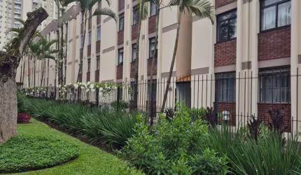 vende-se apto de 3 quartos reformado - bairro Portão - R$ 350 mil