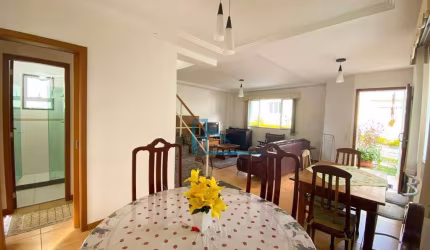 Casa em condomínio com 4 dorms.(1suíte) + 2 vagas e lazer - Agriões
