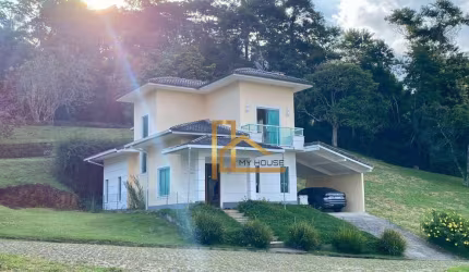 Casa a venda em condomínio com 3 dormitórios (2 suítes) -A 6 km do centro de Teresópolis