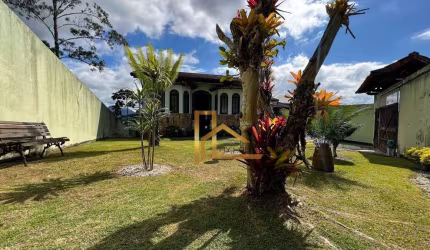 Casa com vista incrível, 3 quartos sendo 1 suíte, quintal e SPA na Fazendinha em Teresópolis-RJ