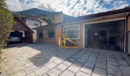 Casa com 5 dormitórios sendo 3 suítes à 5min da feirinha do Alto, 227 m² - Parque do Ingá - Teresópolis/RJ