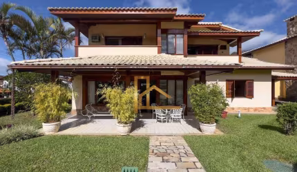 Casa em condomínio com 4 suítes -  Alto