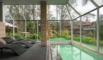 Casa com 5 quartos (3 suítes) e lazer privativo a 5 minutos da Feirinha do Alto