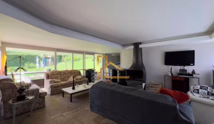 Casa Linear com 5 Quartos, Piscina e Casa de Hóspedes na Granja Guarani em Teresópolis
