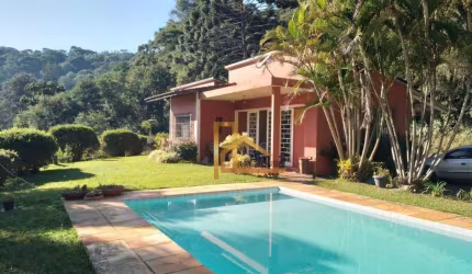 Casa linear com 4 dormitórios 1 suíte à venda, 133 m²  - Golfe - Teresópolis/RJ