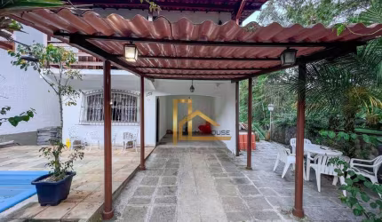 More Bem:  Casa com 4 Quartos e Lazer Privativo a 400m da Feirinha do Alto