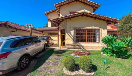 Casa com 4 quartos e lazer dentro de Cond. - À 15 min. do centro