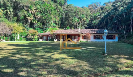 Casa linear com 4 dormitórios sendo 1 suíte, casa de caseiro, casa de hospedes e lazer privativo à venda, 412m² Soberbo.