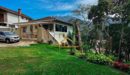 Oportunidade de casa fora de cond. com 4 quartos sendo 2 suítes 206m² a 5min da feirinha do Alto.