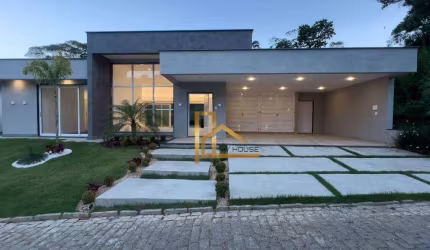 Casa Linear com 4 Suítes e Lazer Privativo em Condomínio Exclusivo