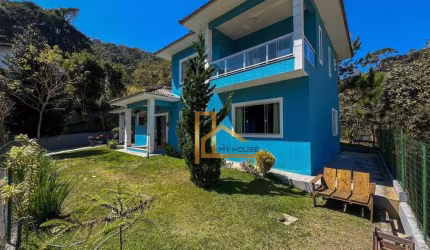 A Casa Perfeita para Suas Memórias - 4 quartos e lazer privativo dentro de condomínio