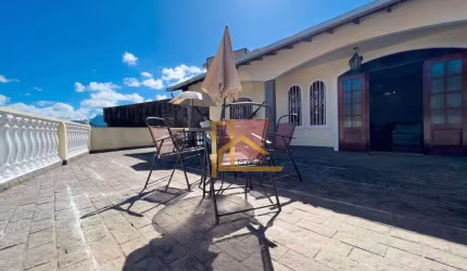 Casa com 3 quartos e super varanda a 3 minutos do centro de Teresópolis-RJ