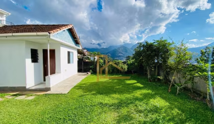 Casa linear 3 dormitórios sendo 1 suíte pertinho do centro à venda, 120 m² por R$ 650.000 - Fazendinha - Teresópolis/RJ