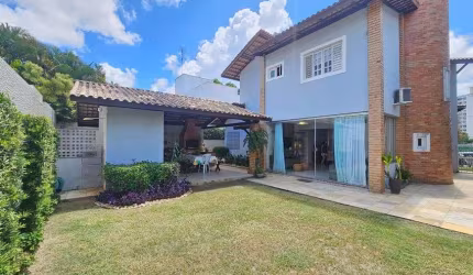 Casa com 3 suítes em condomínio