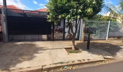 Residencia c 3 quartos/suíte  bairro Jardim América em Maringá.