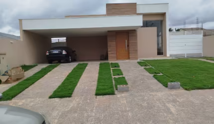 Alugo linda casa térrea com 3 dormitórios sendo 1 Suíte
