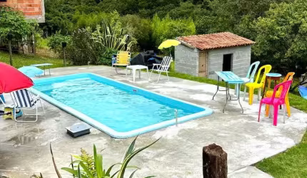Vendo lindo sitio com piscina e lazer