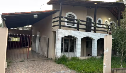 Vendo linda casa em condomínio com 4 dormitórios