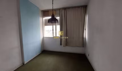 Apartamento dois quartos com dependência no centro do Rio de Janeiro