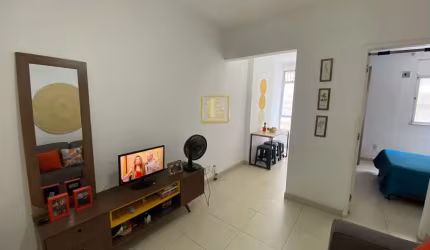 Apartamento Quarto e Sala Reformado Em Prédio com Boa Infraestrutura no Centro