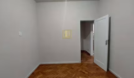 Apartamento dois quartos no centro