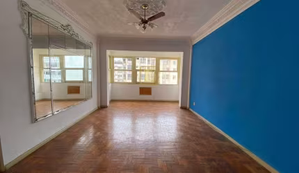 Apartamento de Três Quartos no Bairro de Fátima no Centro do Rio de Janeiro