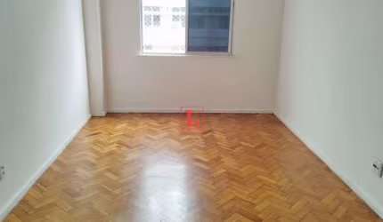 Apartamento de uma Sala um  Quarto, com dependência em centro do Rio de Janeiro.