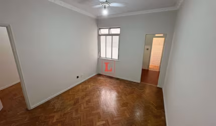 Excelente Quarto e Sala com Dependência no Flamengo