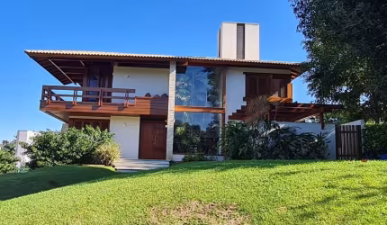Casa Bairro Cacupé em condomínio fechado