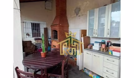 Casa de 3 quartos (com edícula)  no bairro de Guilhermina em Praia Grande - SP