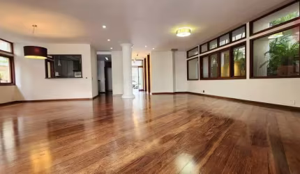 Casa para Locação em Santana de Parnaíba, Alphaville, 3 dormitórios, 3 suítes, 5 banheiros, 4 vagas