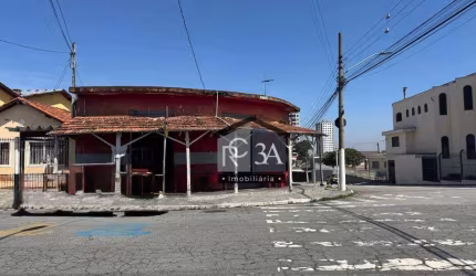 Imóvel de esquina, contendo 20 cômodos, excelente oportunidade para construtores!! Próximo ao metro. 268,53m²