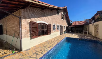 Casa com 4 quartos à venda em Itaguá, Ubatuba  por R$ 2.350.000