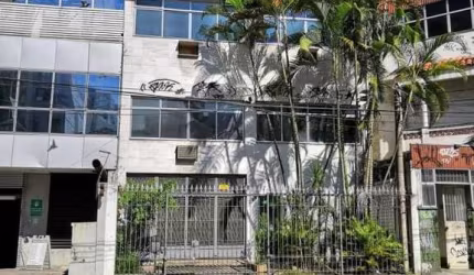 Casa na Rua Professor Gabizo no Maracanã, 6 quartos com 6 vagas.