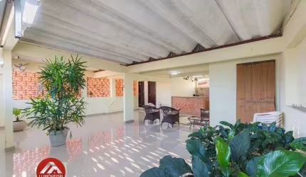 Casa no Parque Colonial. 3 quartos com 2 suítes, terração com churrasqueira