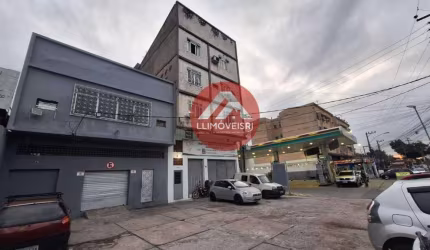 Apartamento em frente ao Metro, 3 quartos sendo 1 dependência.
