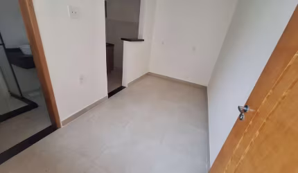 Kitnet/Conjudado. Todo reformado, espaço para máquina. Ambiente familiar.