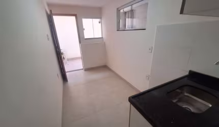 Vista Alegre, Apartamento com Sala com cozinha, banheiro e 1 quarto. Reformado.