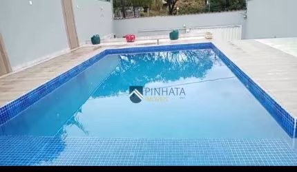 Casa com 2 quartos e piscina