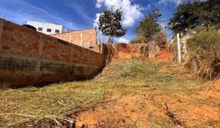 Lote 300 metros bairro Liberdade com escritura e registro