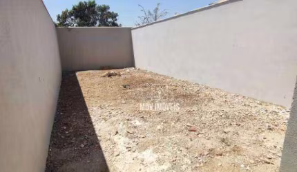 Casa nova 2 quartos com 2 vagas de garagem e porão com quintal grande em São José  da Lapa!