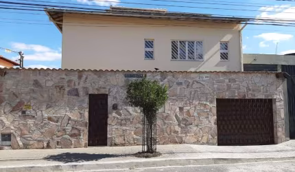 Casa para venda possui 437metros quadrados com 5 quartos no Bairro João Pinheiro - Belo Horizonte - MG