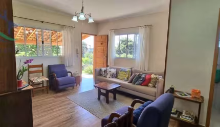 Chácara no asfalto com 5 dormts, Piscina e Pomar- Cod:3585