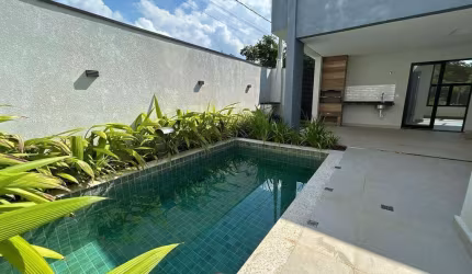 Casa de esquina com 3 suítes e piscina no condomínio Di Roma