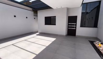 Casa com amplo quintal e 2 dormitórios a venda em Indaiatuba